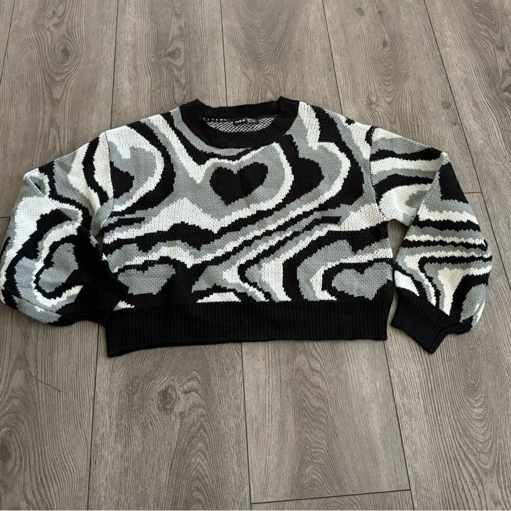 Shein womans used crop sweater with beautiful design
